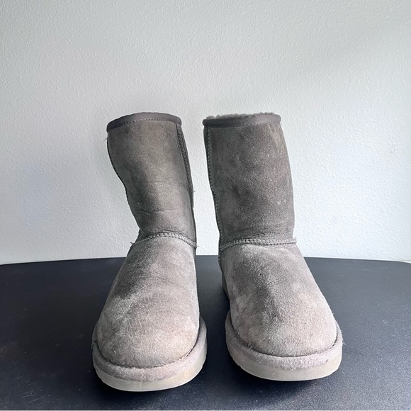 UGG Classic short grey boots sz: 6 - Picture 4 of 10
